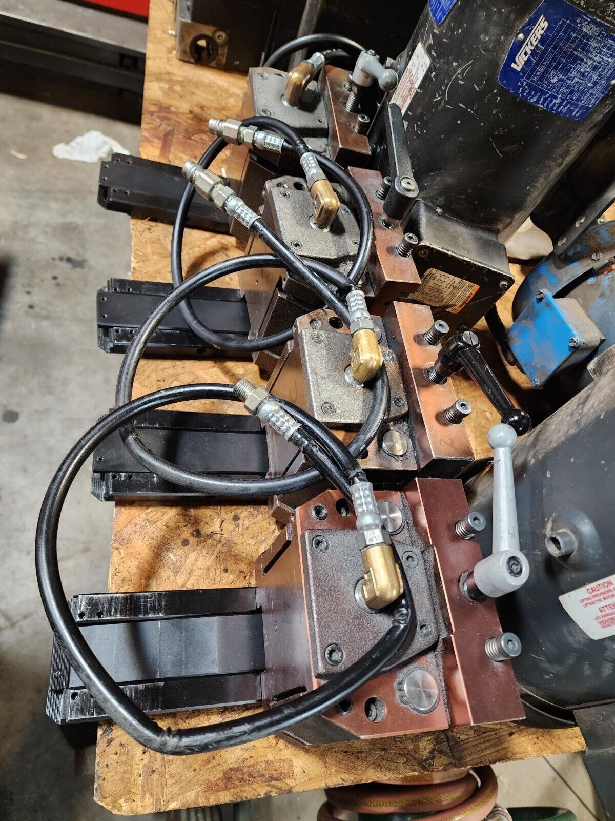 Amada Pega Coma Vela Vipros Complete Hydraulic Clamp assembly 74161534 826190