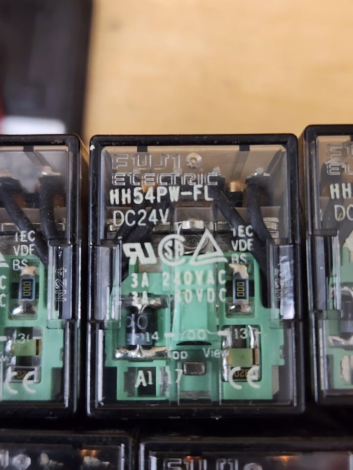 Amada Fanuc FUJI ELECTRIC HH52PW-FL RELAY 24VDC