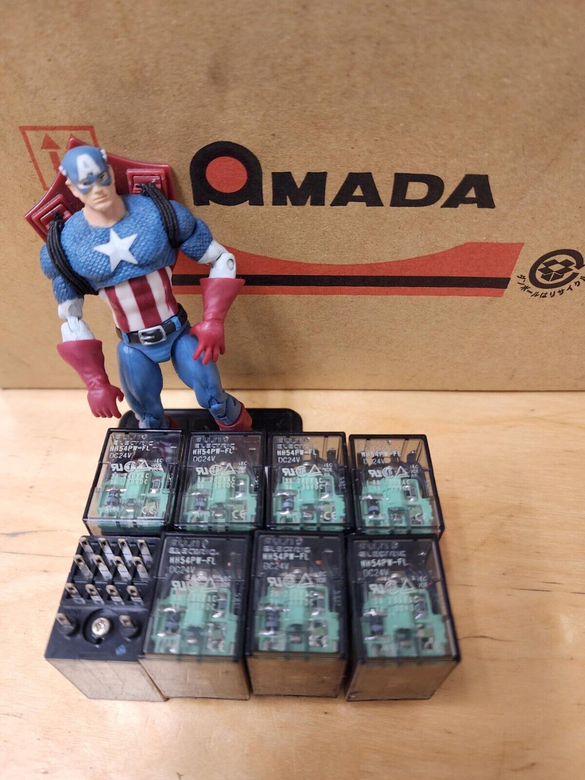 Amada Fanuc FUJI ELECTRIC HH54PW-FL RELAY 24VDC LOT OF 8