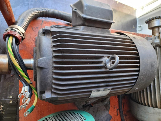 Amada Vipros Hydraulic 3 Phase Motor MLE 6167A 15KW 160L JP44 MLE6167A