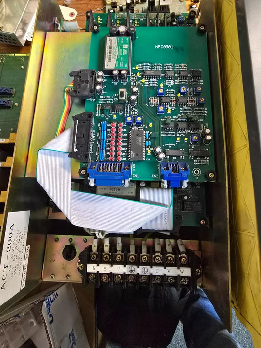 AMADA Vipros King 1 04PC Valve Motor Amp ACT-200A 74398711 Ram Control