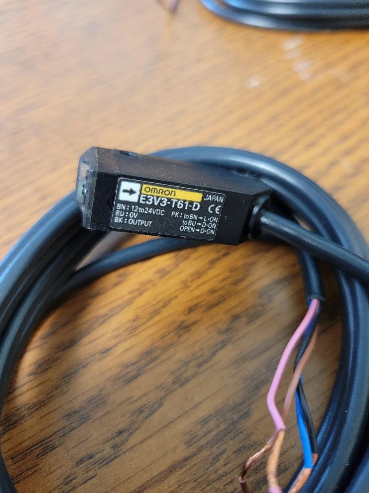 A6469 Photo Electric Switch E3V3-T61 Amada #: 40011248 / E3zt61