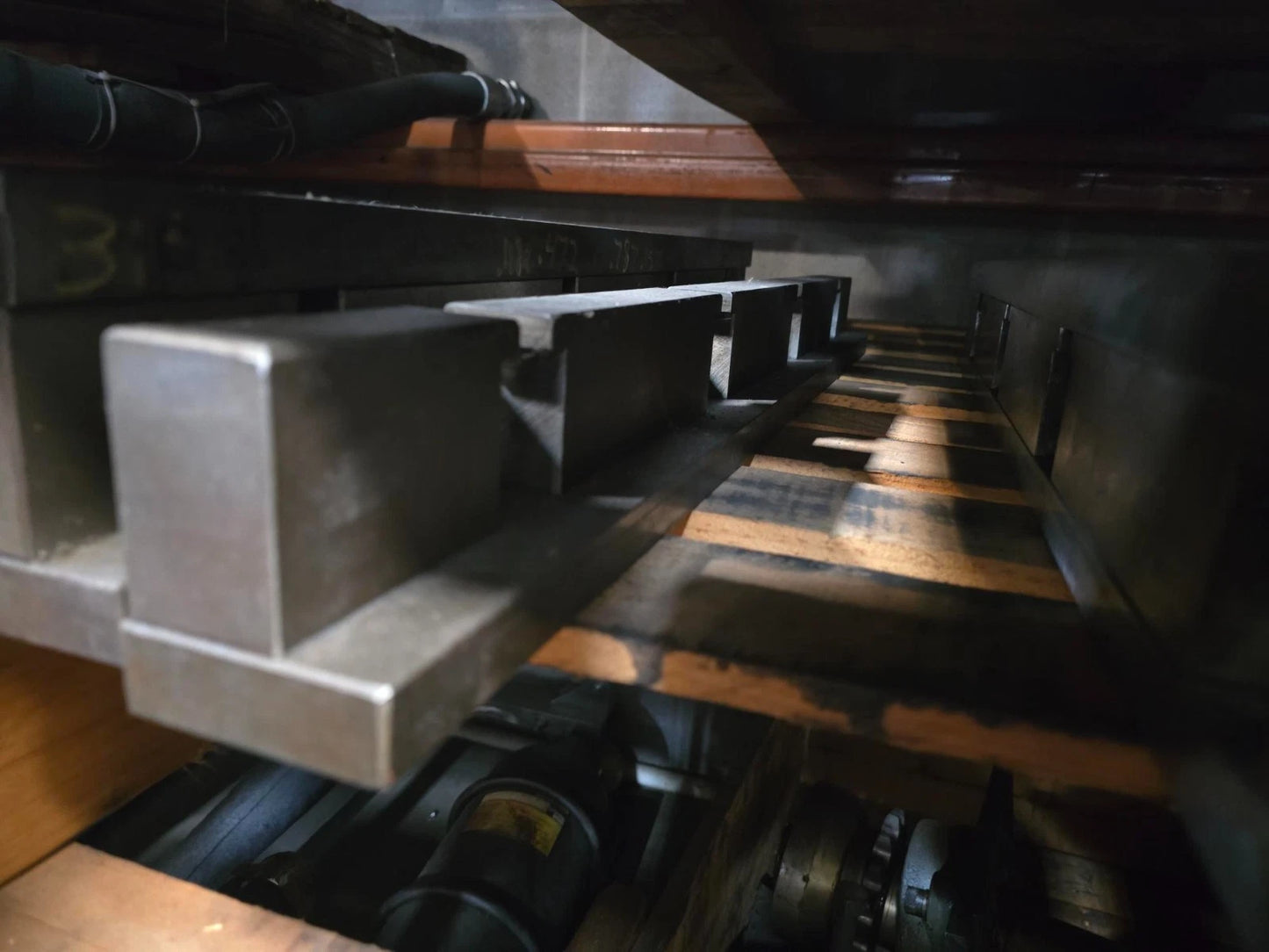 Amada 29100 Wilson Press Brake 2V Die Holder 2.953" H x 2.362" x W 32.87" L