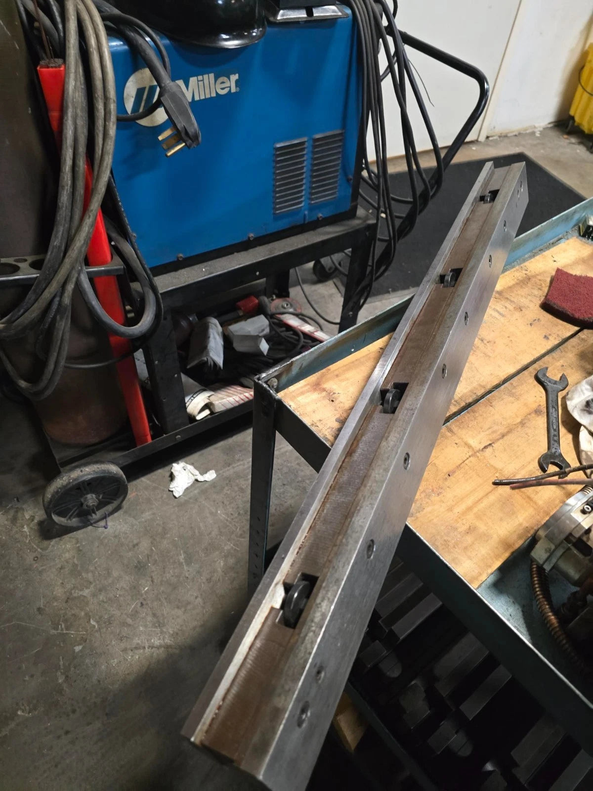 Amada 29300 300 Rail Wilson Press Brake Quick change 2V Die Holder