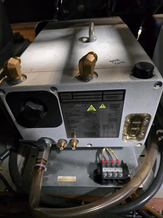 Amada Fanuc Laser  Vacuum Pump A90L-0001-0425 Leybold SV25